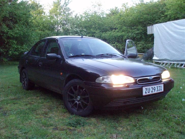 Ford Mondeo 2,0i Celebration billede 9