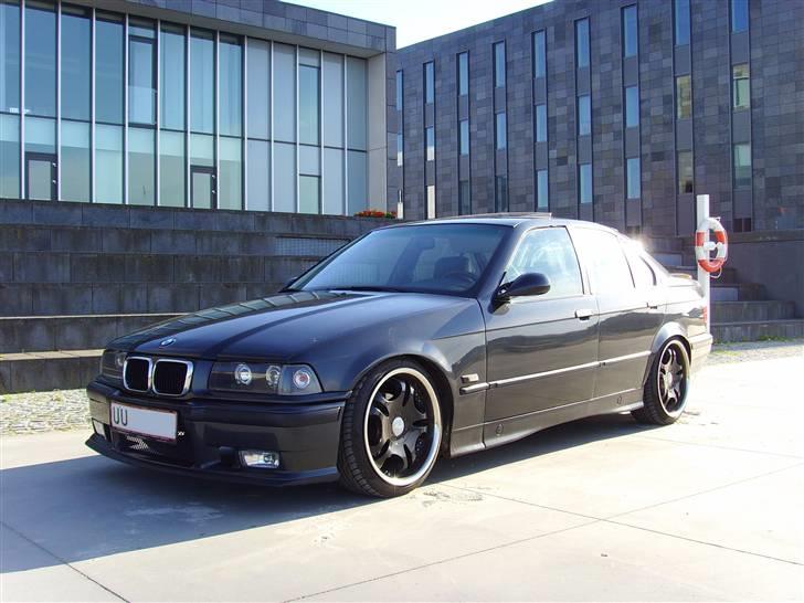 BMW 325i billede 1