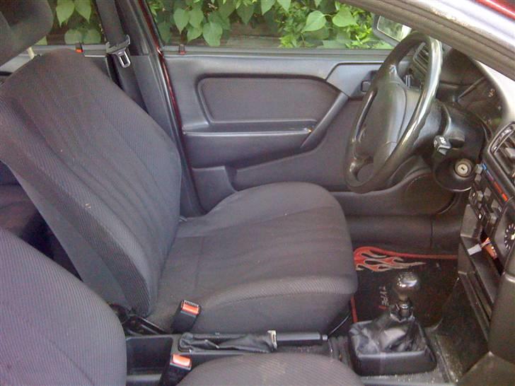 Opel Vectra - selvom den er gammel, så sidder man godt. billede 6