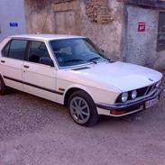 BMW 520 I E28 "SKROTTET"
