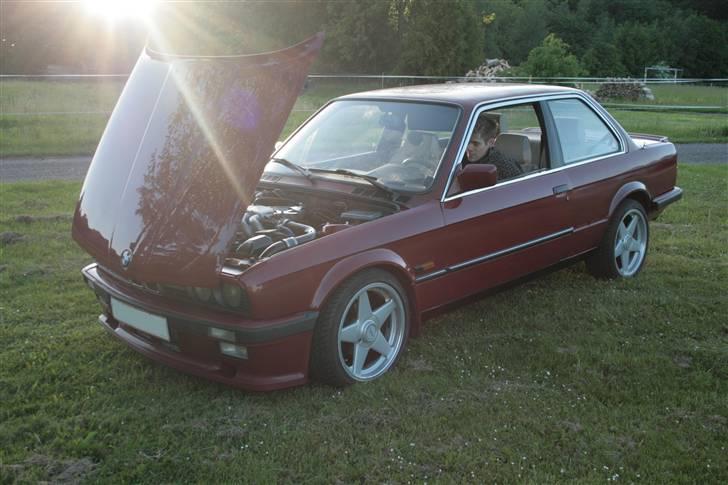 BMW 320I TURBO *SOLGT* billede 1