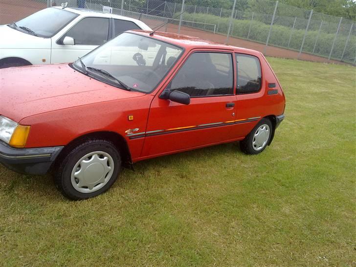 Peugeot 205 1,1colerline Solgt! billede 4