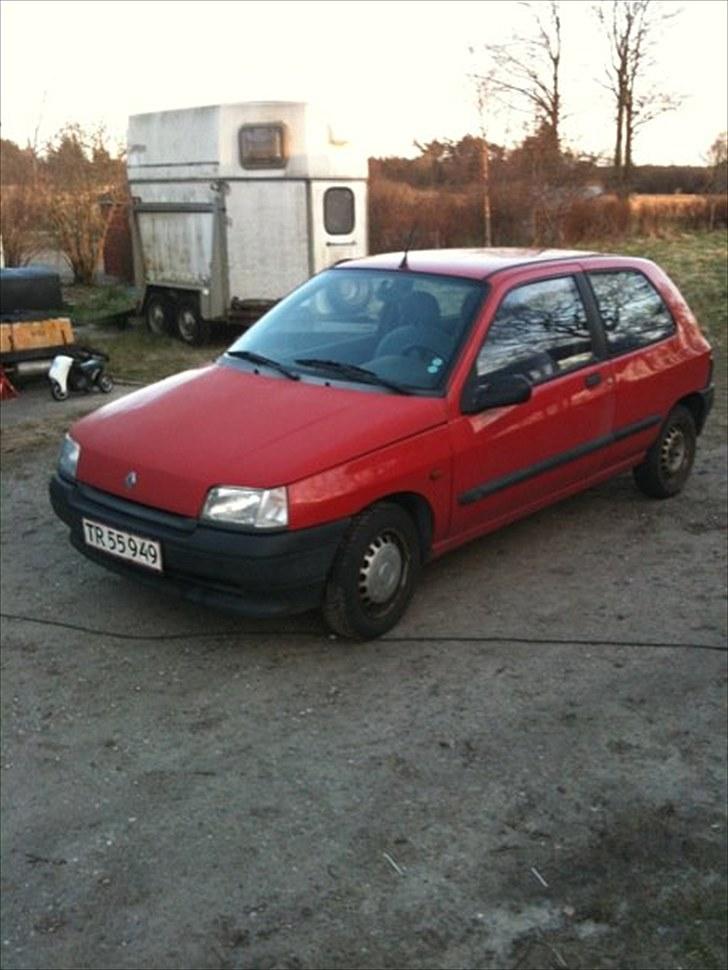 Renault clio 1.2 RL     "SOLGT" billede 1