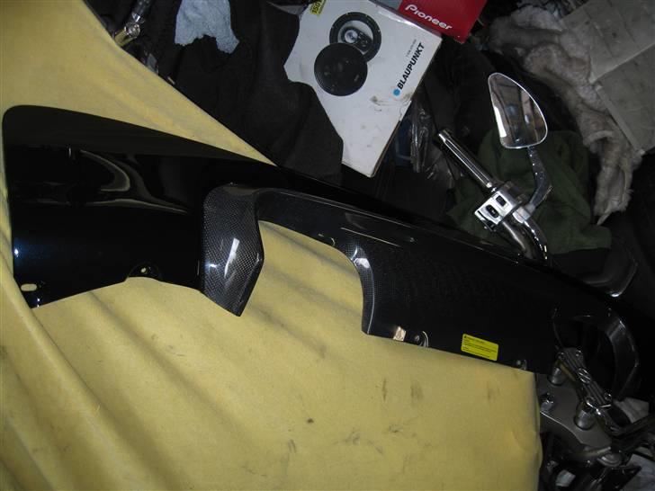 BMW M3 E46  - SOLGT - Denne "diffuser" skal å i stedet, den er fuld cabon, men den er blevet malet i vognens farve på nær et lille stykke omkring udstødningen billede 7