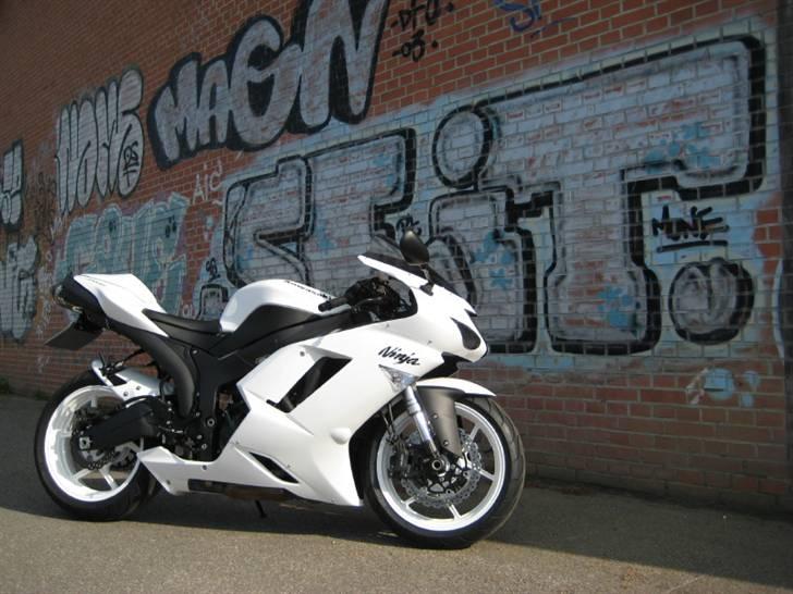 Peugeot 206 S16 - SOLGT - Min nye hobby... Kawasaki Ninja ZX6R - aka White Boy billede 18