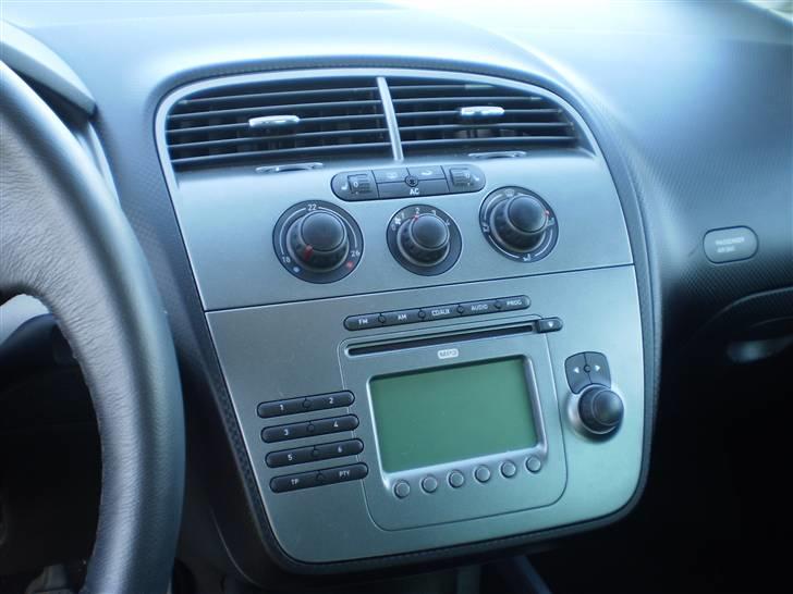 Seat Altea 1.9 TDi Stylance - SOLGT - - Standard anlægget der spiller helt kanon. Og dejligt med hands free bluetooth. billede 8