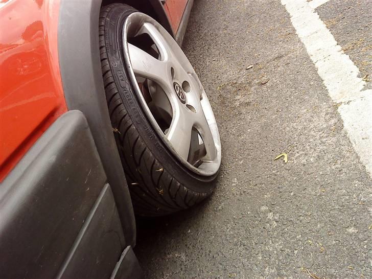 VW golf 2 - her kan man se hvor meget dækket er trukket.. billede 4