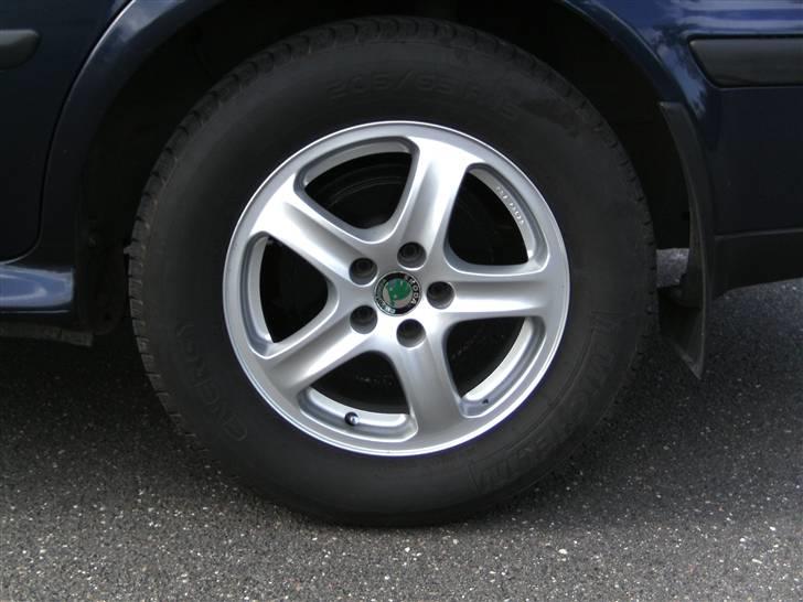Skoda octavia glx - dejlige "morfar dæk "205/65-15 billede 8