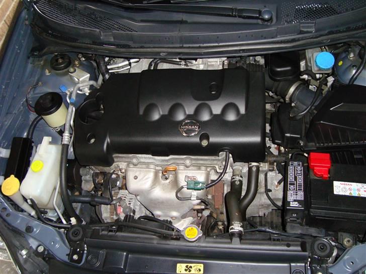 Nissan Primera STW SOLGT - Motoren billede 15