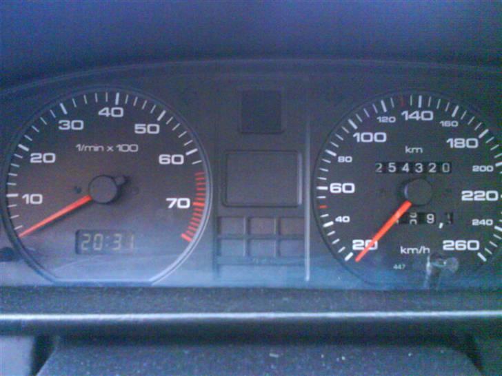 Audi 100 2,3 SOLGT billede 14