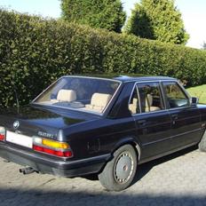BMW E28 528i