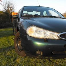 Ford Mondeo 1,8 " Totalskadet"