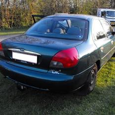 Ford Mondeo 1,8 " Totalskadet"