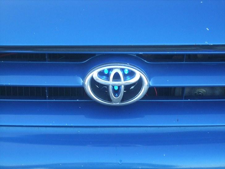 Toyota corolla  5 d.  SOLGT - (Dioder) i front logoet billede 15