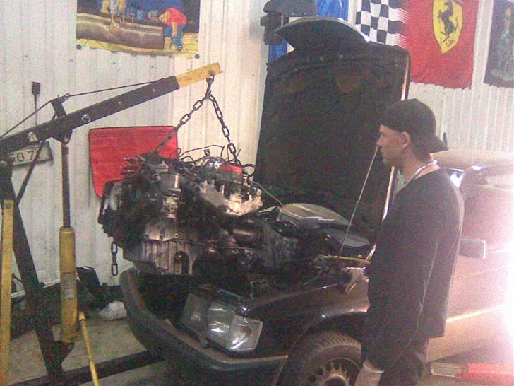 Mercedes Benz 190E 3,0 til DRIFT - ned i hullet med den billede 14