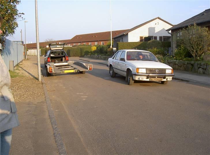 Opel Record brænderbil dhb 09  - Da vi hentede bilen billede 4