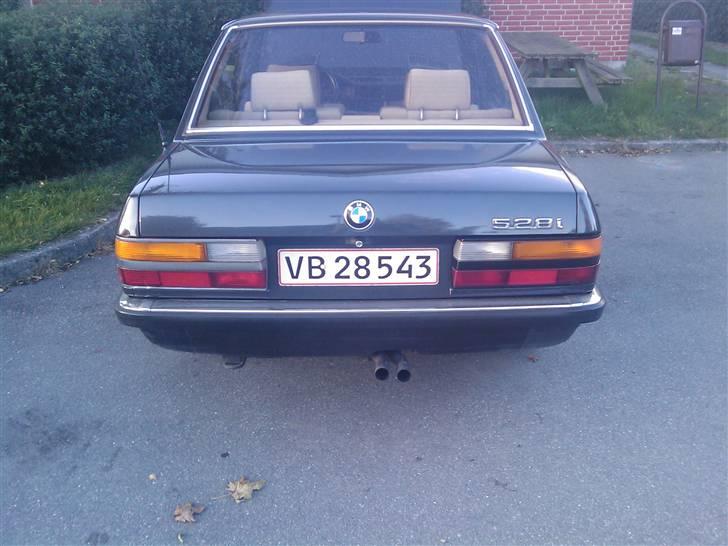 BMW E28 528i - venstre crom højre malet hva skal jeg vælge? billede 7