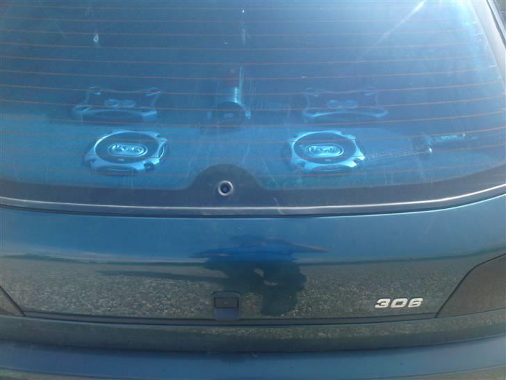 Peugeot 306 *SKROTTET* - Fjernet bagvisker + motor.. ser rigtig fedt ud :D billede 11