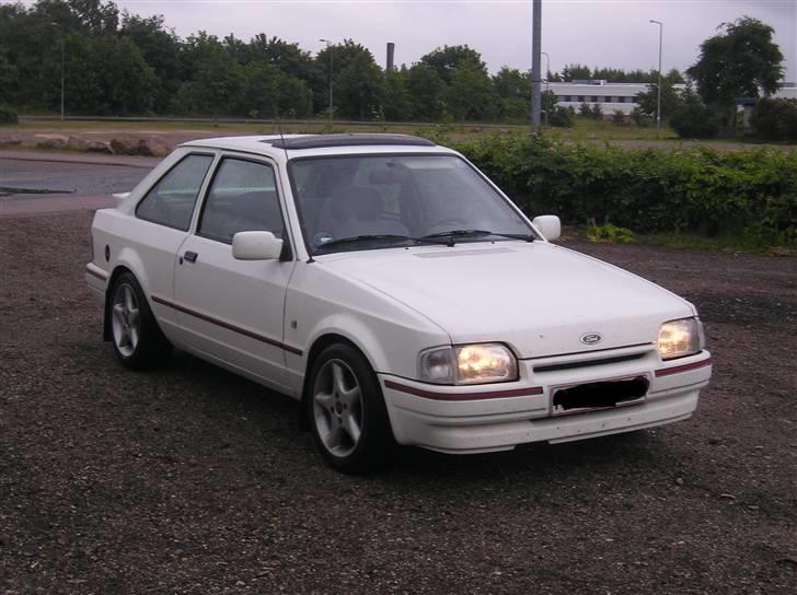 Ford Escort 1.4 Savoy soon RST billede 1
