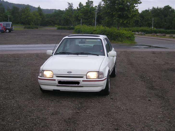 Ford Escort 1.4 Savoy soon RST billede 2