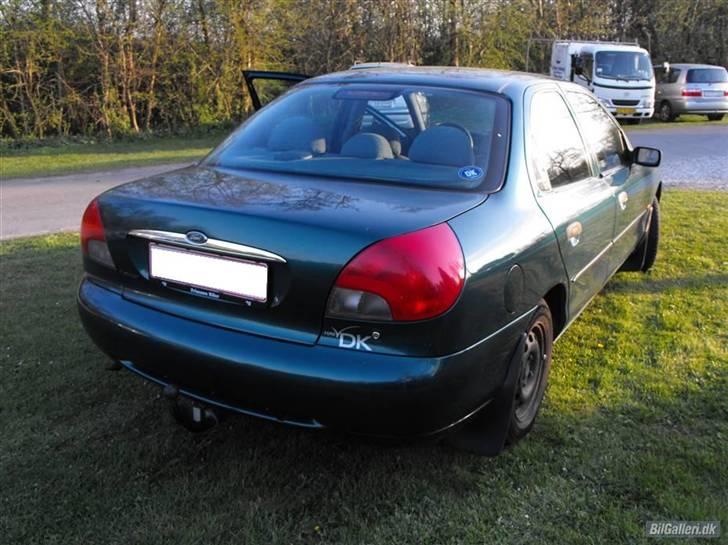 Ford Mondeo 1,8 " Totalskadet" billede 2