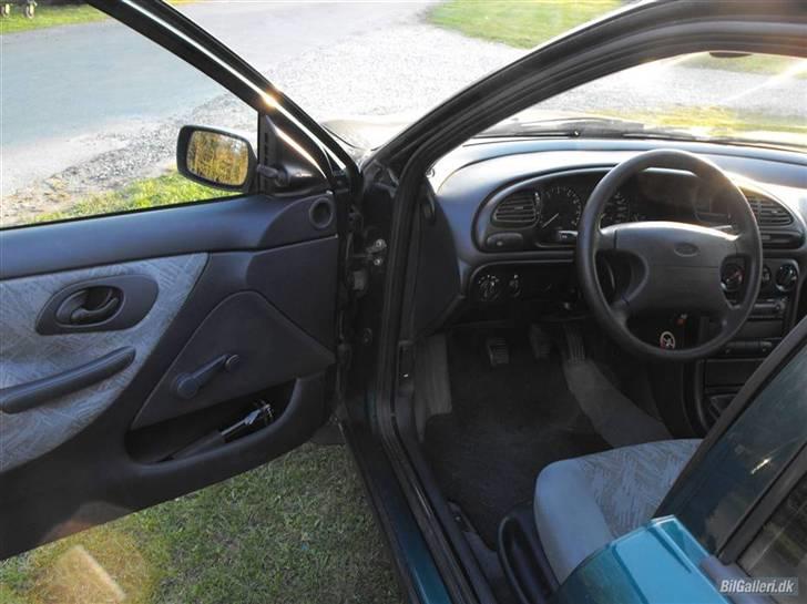 Ford Mondeo 1,8 " Totalskadet" billede 4