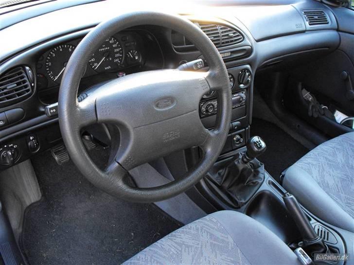 Ford Mondeo 1,8 " Totalskadet" billede 5