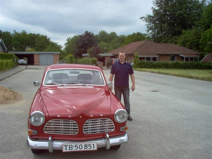 Volvo Amazon - Her står jeg  stolt af min gamle Volvo Amazon. billede 1