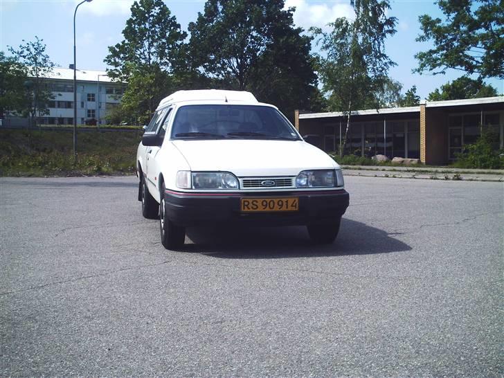 Ford SOLGT Sierra P100 2,0 OHC billede 1