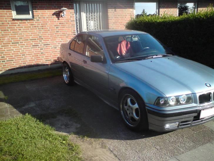 BMW 320i e36 24v vanos - således ser hun ud.. billede 2