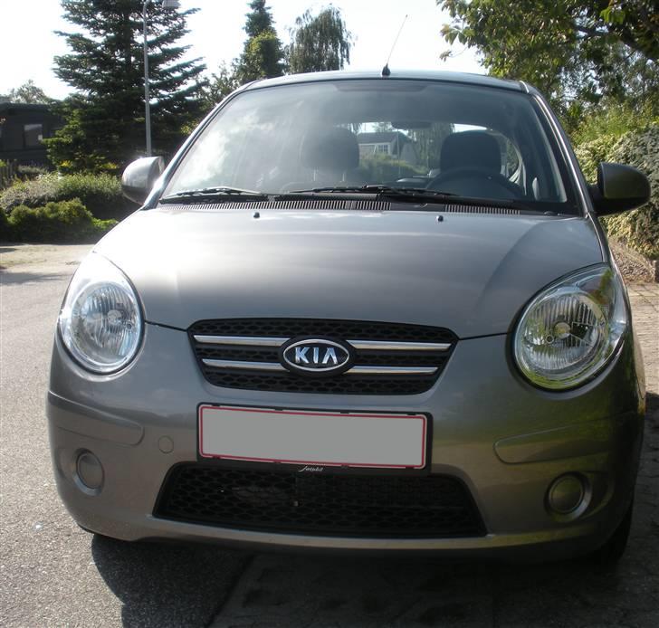 Kia Picanto Active - Den 15. juni 2009. - Endnu et forfra, hvilket er den pæneste side af bilen :) billede 6