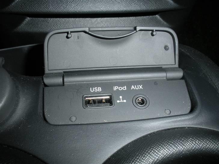 Kia Picanto Active - Den 15. juni 2009. - USB, AUX og Ipod indgang. Endnu en genial opfindelse :D billede 18