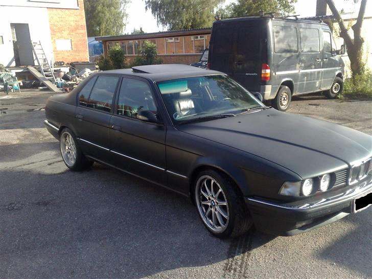 BMW E32 735i **SOLGT** billede 1