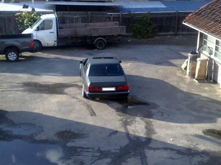 BMW E32 735i **SOLGT** billede 2