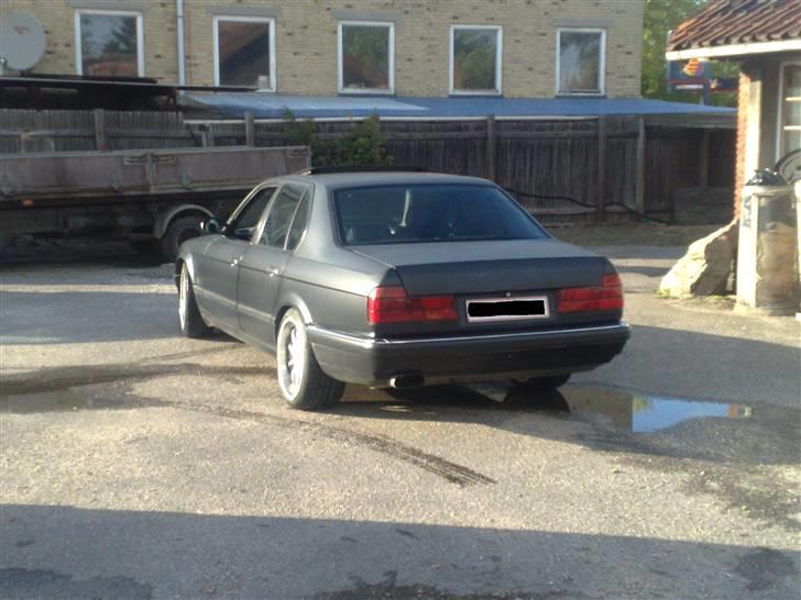 BMW E32 735i **SOLGT** billede 3