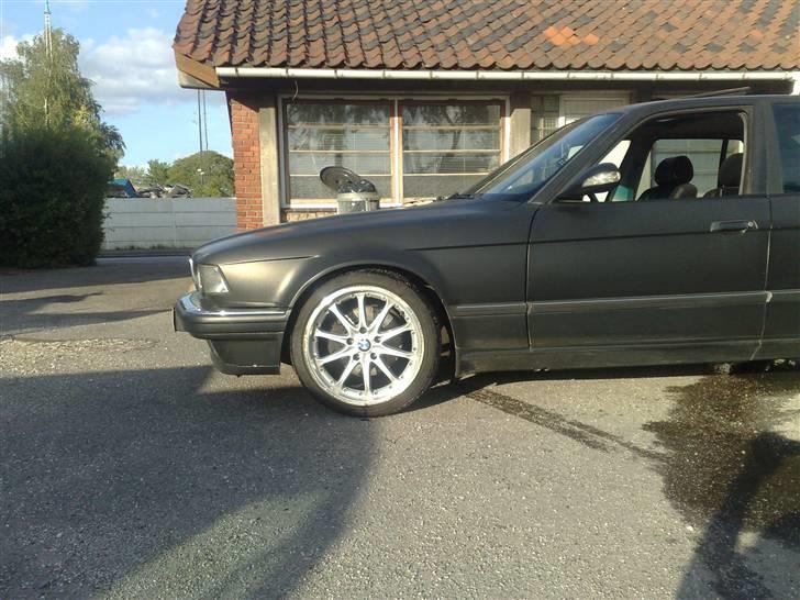 BMW E32 735i **SOLGT** billede 5