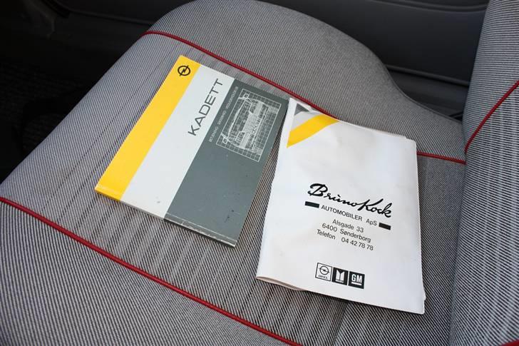 Opel Kadett E-CC 1.3S Club - Original instruksionsbog og hæfte med servicebog i. billede 11