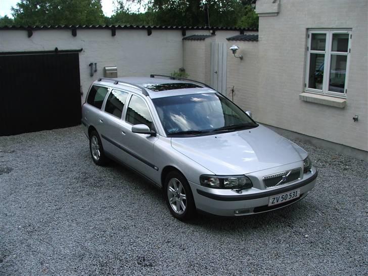 Volvo V70 D5 - SOLGT - billede 1