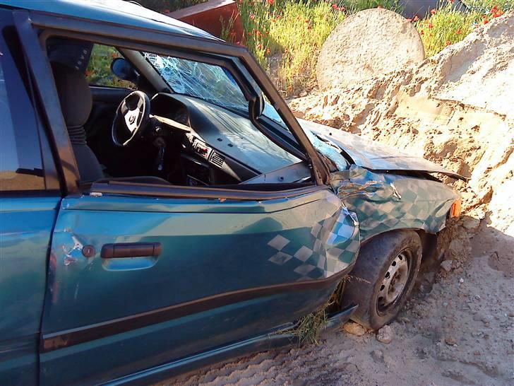 Mazda 323 bg DØD billede 17