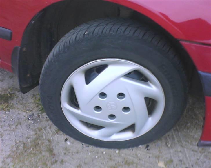 Toyota carina e 2,0 totalskadet billede 4