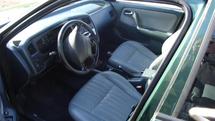 Nissan primera SE - lidt af kabinen ..  billede 2