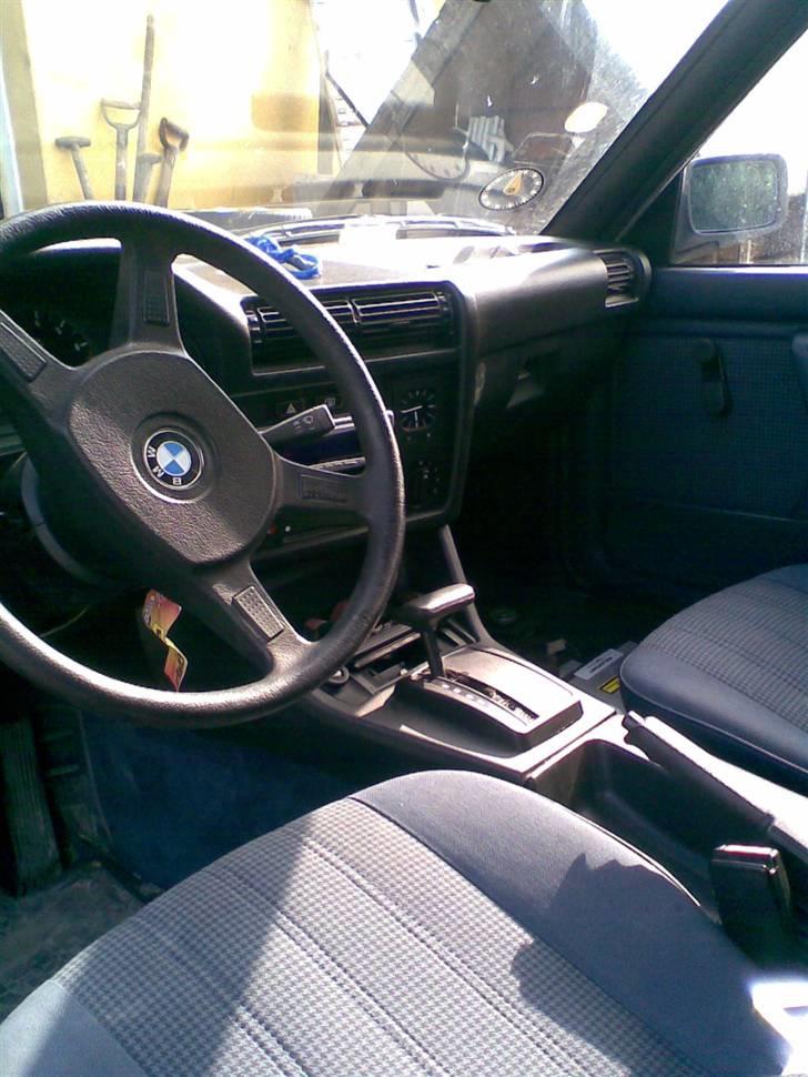 BMW 320i aut billede 1