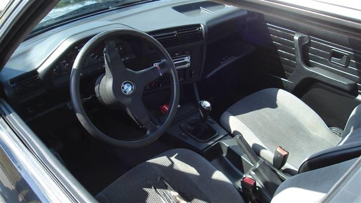 BMW E30 318i ( SOLGT ) billede 6