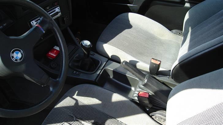 BMW E30 318i ( SOLGT ) billede 8
