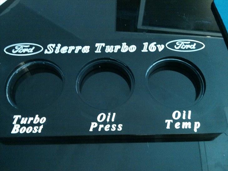 Ford Sierra 2.0i Turbo  - Den nye ur holder. Jeg kan ikke sige andet end maskin arbjeder de kan lave det ;) billede 16