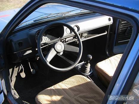 Opel Kadett C 1.2s - Solgt - Det er jo så sådan hun ser ud inden i, vil meget gerne have fat i en ny kabine ! se bemærkninger ! billede 3