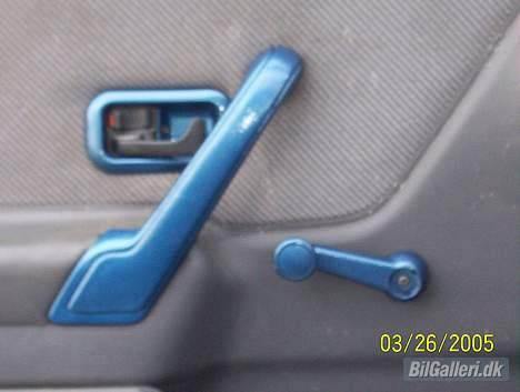 Ford Escort totalskadet - De ting der er malet på dørsiden billede 6