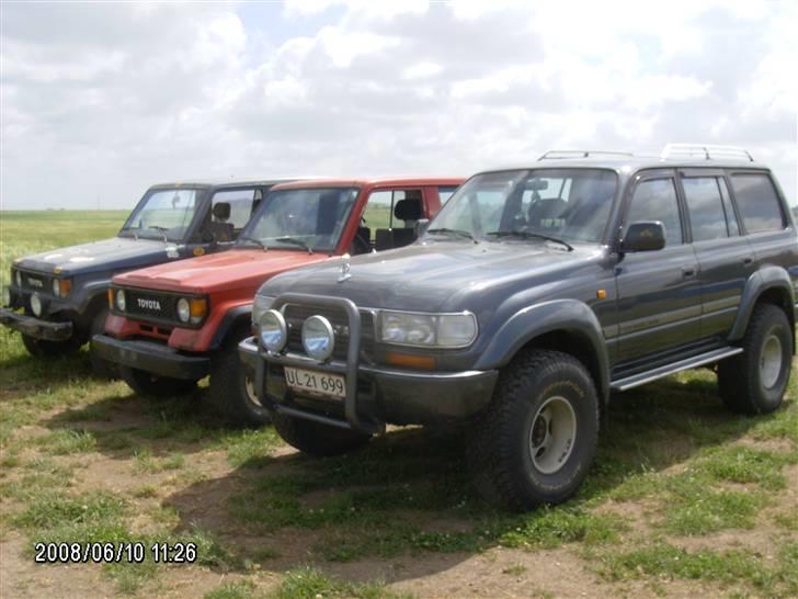 Toyota Landcruiser hdj 80  - her er 3 af mine biler linet op i haven billede 2