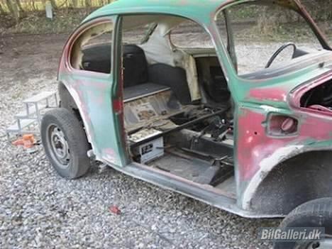 VW 1303 --Solgt-- - Der slibes mere og spartles mere! billede 6