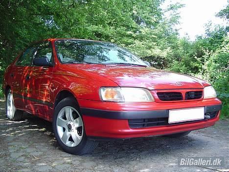 Toyota Carina E billede 1